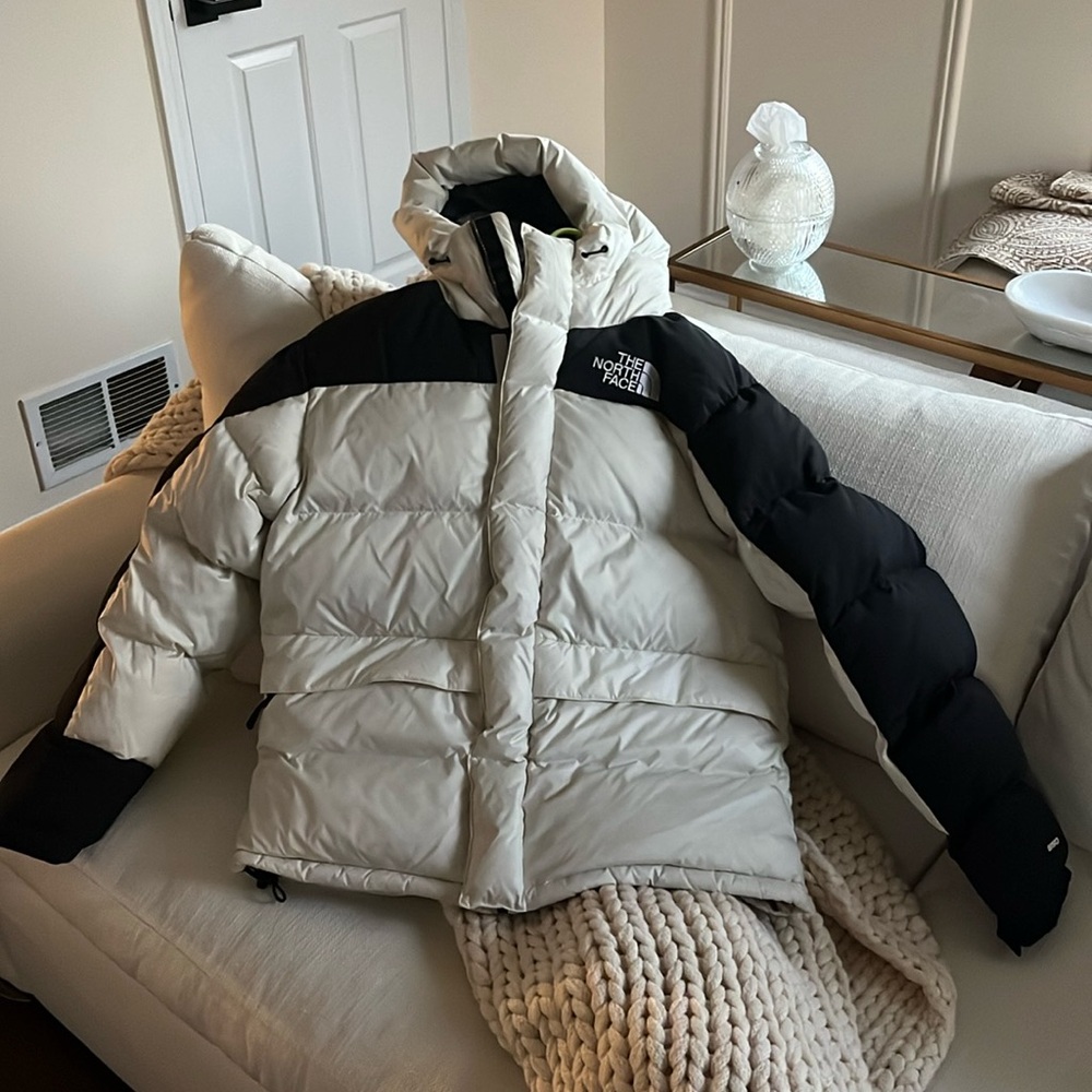 Medium Men’s North Face Puffer Jacket